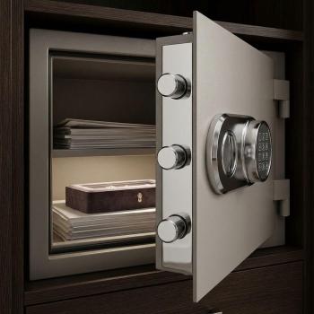 Plus qu'une cachette : Pourquoi l'installation d'un coffre-fort certifié est indispensable à Genève
